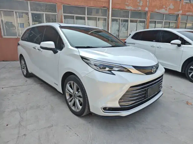 Toyota Sienna — Фото автомобиля 3