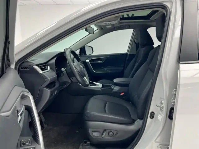 Toyota RAV4 — Фото автомобиля 19