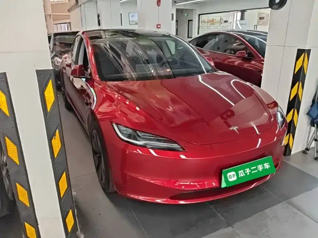 Tesla Model 3 — Фото автомобиля 3