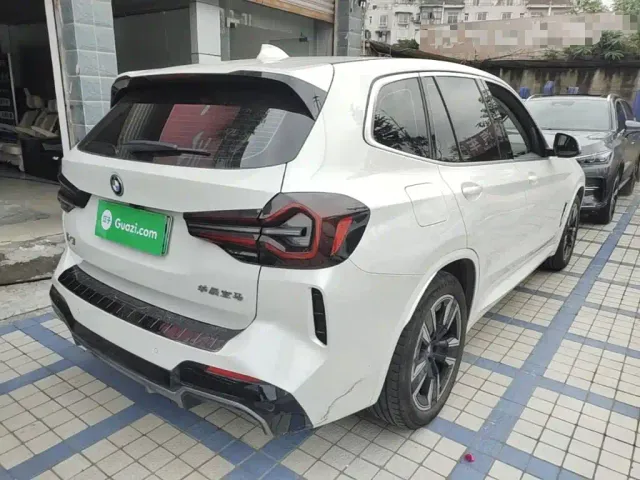BMW iX3 — Фото автомобиля 6