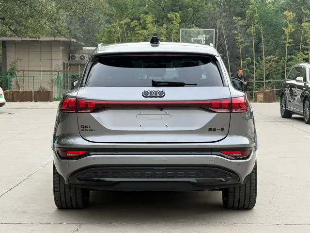 Audi Q6L e-tron — Фото автомобиля 8