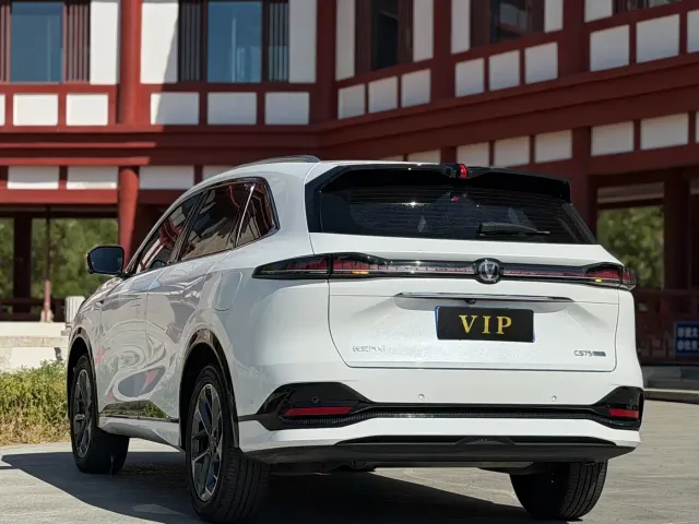 Changan CS75 Plus — Фото автомобиля 10