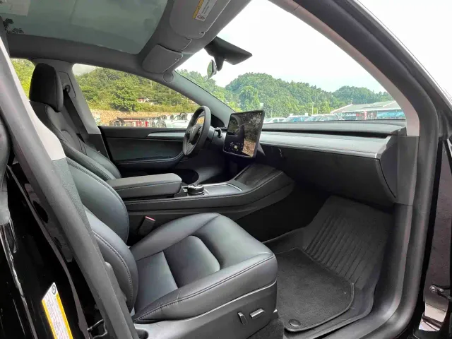 Tesla Model Y — Фото автомобиля 8