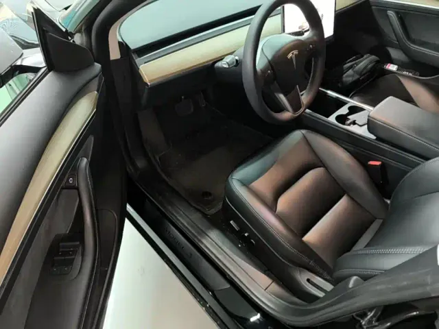 Tesla Model 3 — Фото автомобиля 15