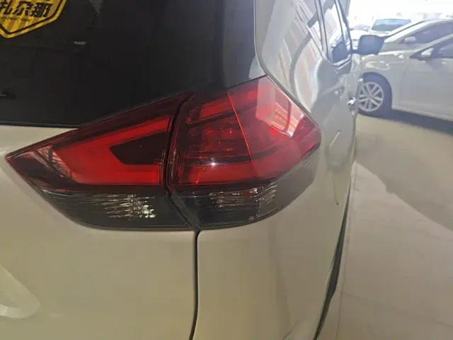 Nissan X-Trail — Фото автомобиля 18