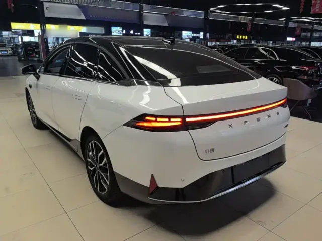 Xpeng P5 — Фото автомобиля 4