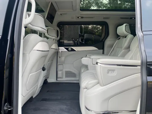 Volvo EM90 — Фото автомобиля 17