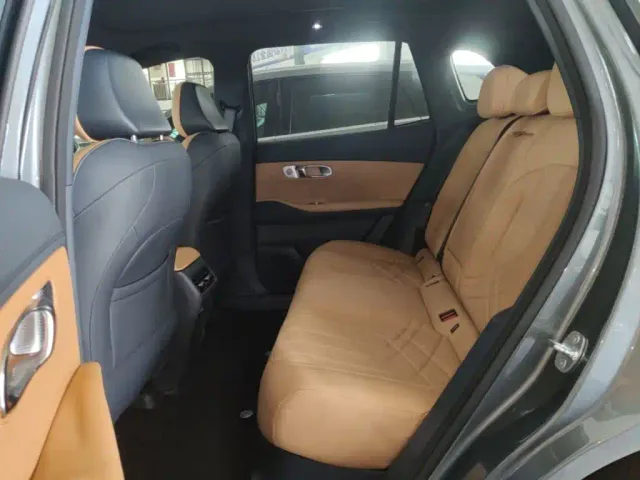 Geely Galaxy Starship 7 EM-i — Фото автомобиля 16