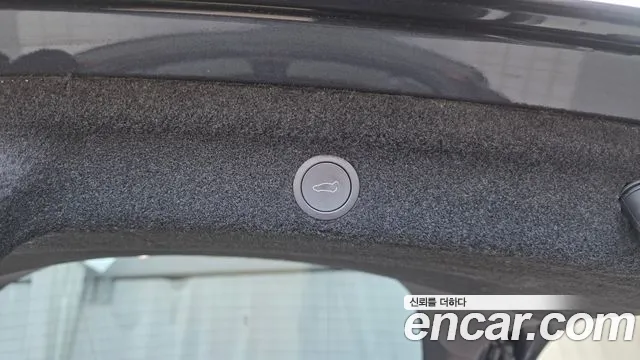 Tesla Model Y — Фото автомобиля 28
