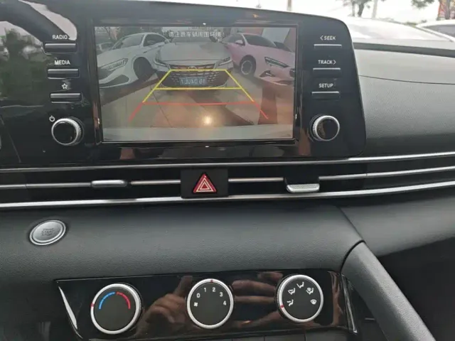 Hyundai Elantra — Фото автомобиля 12