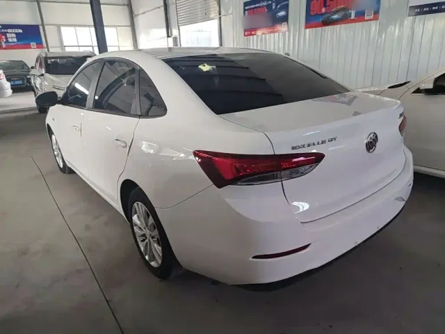 Buick Excelle — Фото автомобиля 4