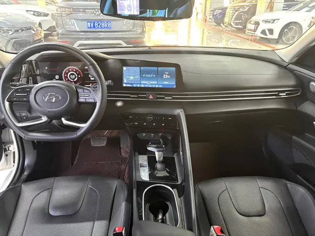Hyundai Elantra — Фото автомобиля 4