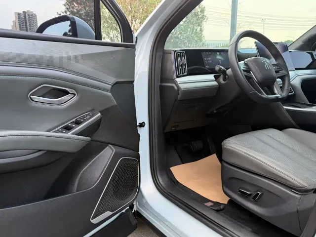BYD Song L DM-i — Фото автомобиля 9