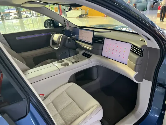 IM Motors LS6 — Фото автомобиля 17