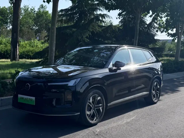 Фотография автомобиля — Volvo XC70 Plug-in Hybrid