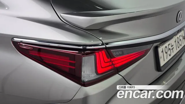 Lexus ES 7th Gen — Фото автомобиля 8