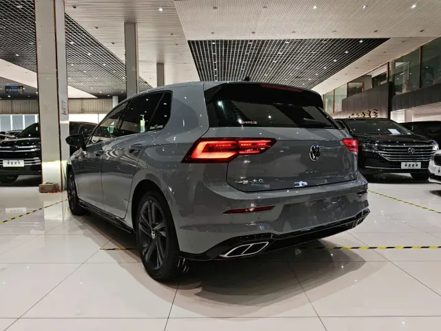 Volkswagen Golf — Фото автомобиля 14