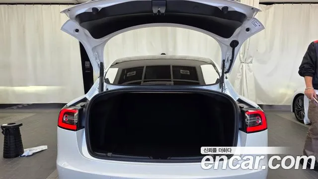 Tesla Model 3 — Фото автомобиля 26