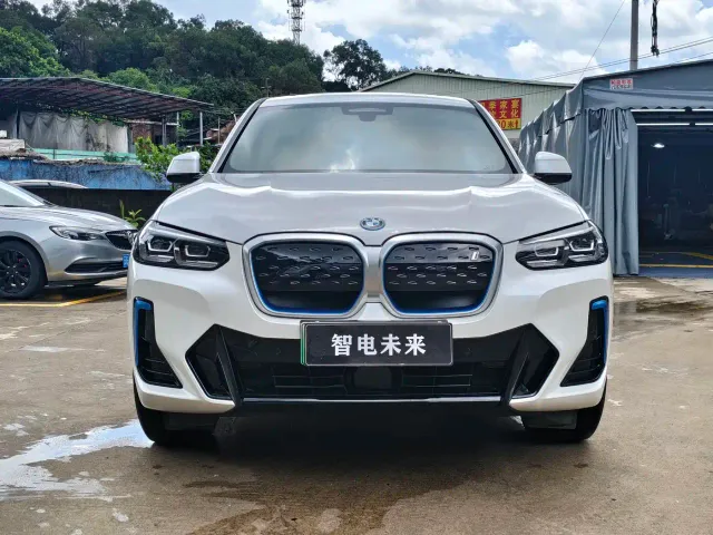 BMW iX3 — Фото автомобиля 4