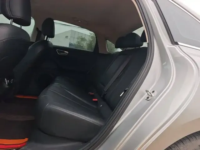 Roewe D7 — Фото автомобиля 16