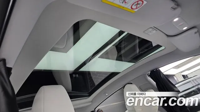 Tesla Model Y — Фото автомобиля 23