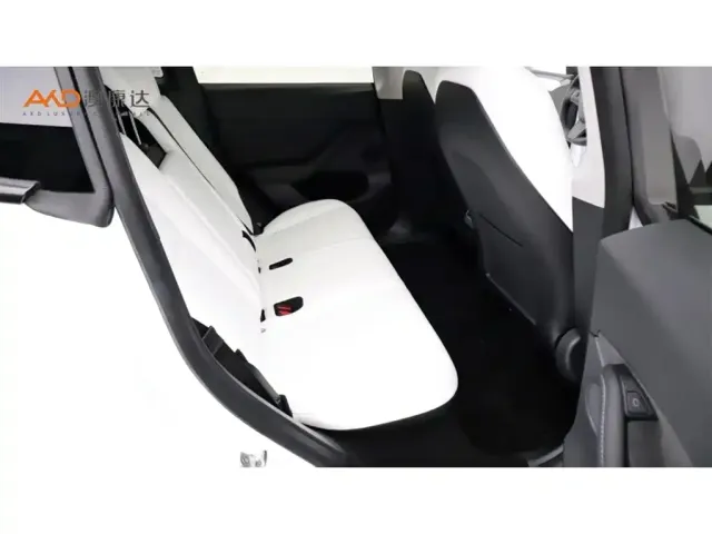 Tesla Model Y — Фото автомобиля 8