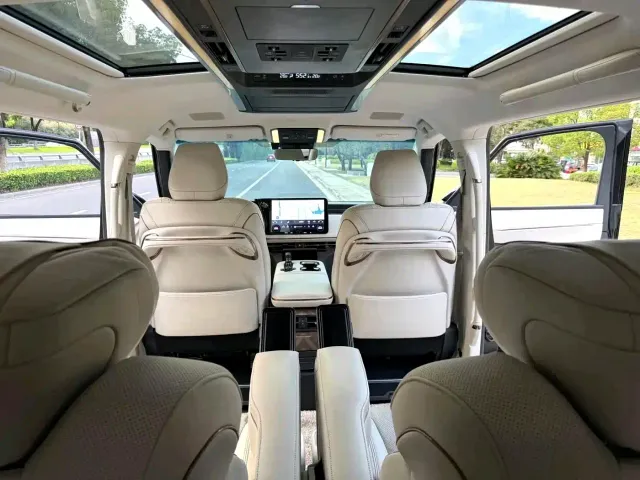 Lexus LM — Фото автомобиля 10