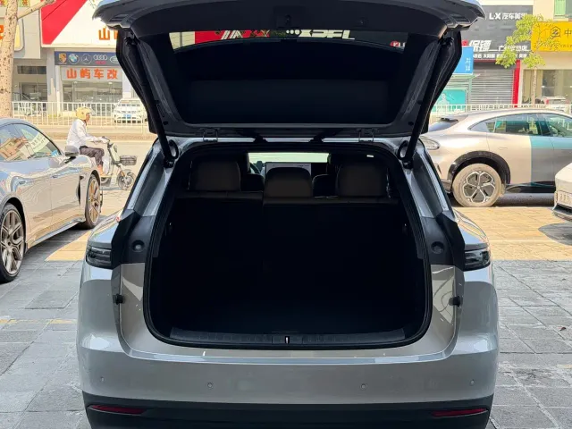 Li Auto i6 — Фото автомобиля 23