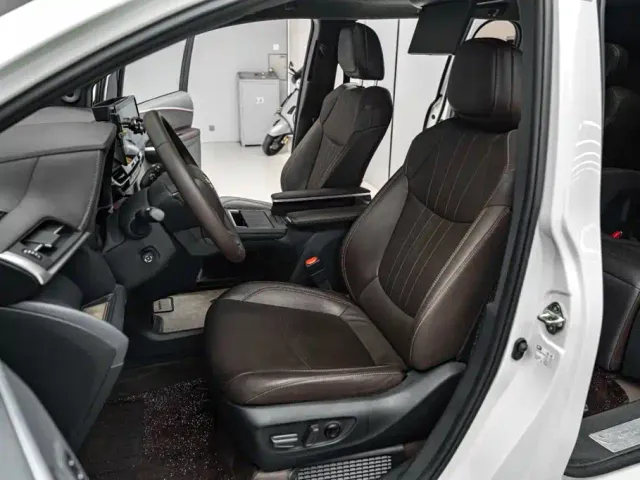 Toyota Granvia — Фото автомобиля 23
