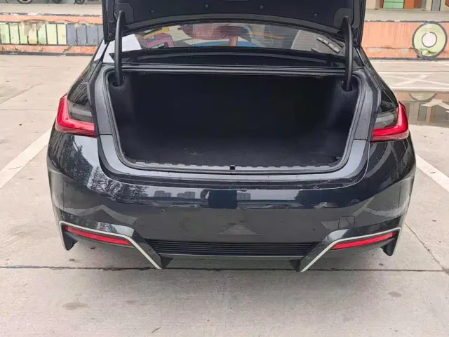 BMW i3 — Фото автомобиля 14
