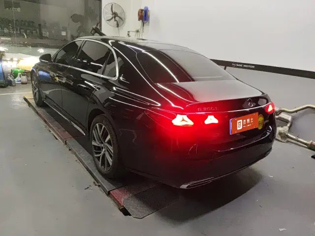 Mercedes-Benz E-Class — Фото автомобиля 6