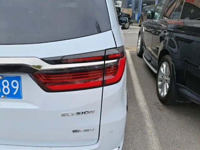 Honda Elysion — Фото автомобиля 7
