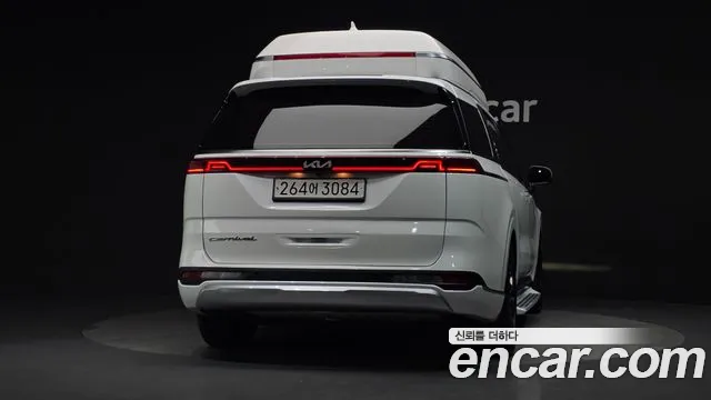Kia Carnival Generation 4 — Фото автомобиля 4