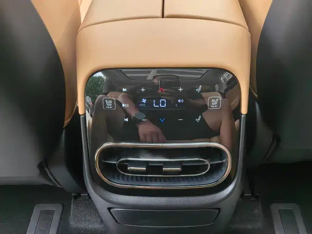 Leapmotor C11 — Фото автомобиля 10