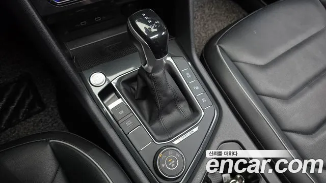Volkswagen Tiguan — Фото автомобиля 12
