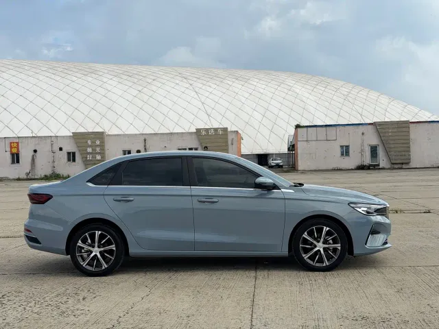 Geely Emgrand — Фото автомобиля 4