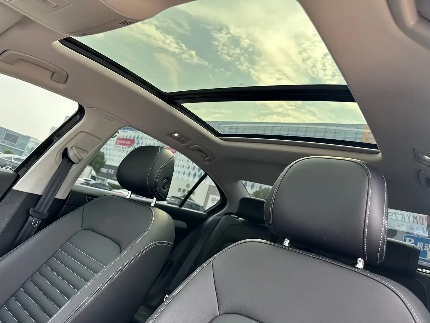 Volkswagen Magotan 2023 Model 2 Million Units Commemorative Edition 280TSI DSG Leading Version — Фото автомобиля 13