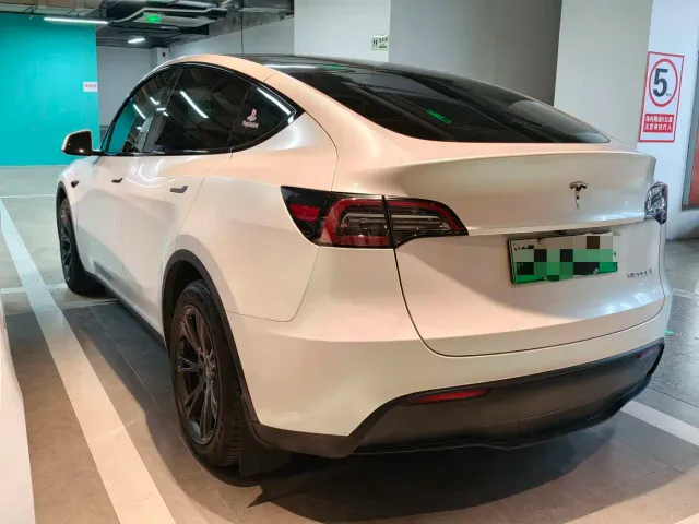Tesla Model Y — Фото автомобиля 14