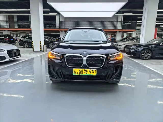 BMW iX3 — Фото автомобиля 2