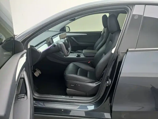 Tesla Model Y — Фото автомобиля 9