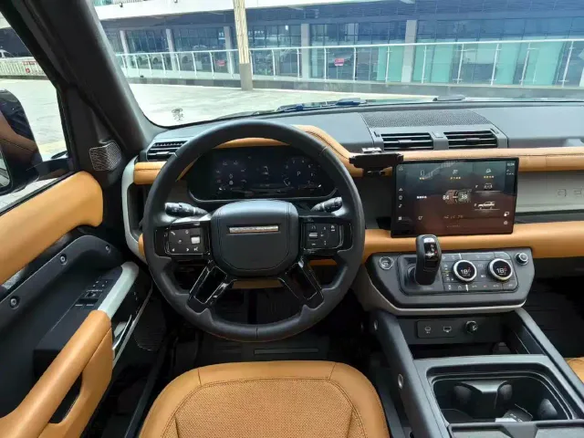 Land Rover Defender — Фото автомобиля 4