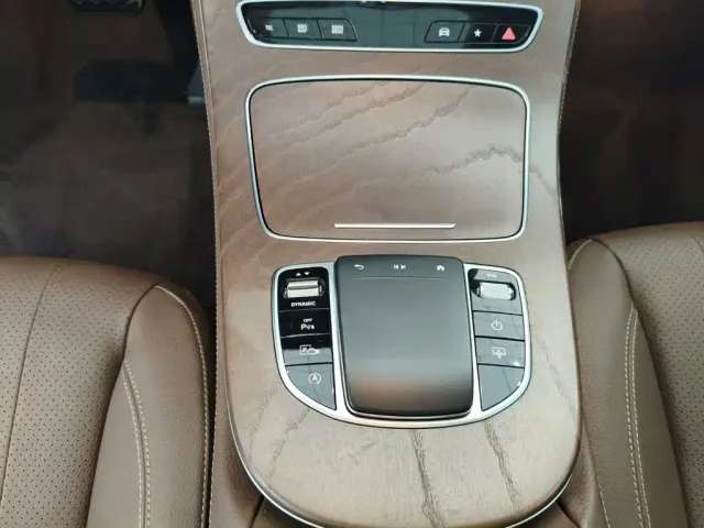 Mercedes-Benz E-Class — Фото автомобиля 14