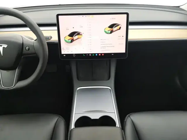 Tesla Model 3 — Фото автомобиля 16