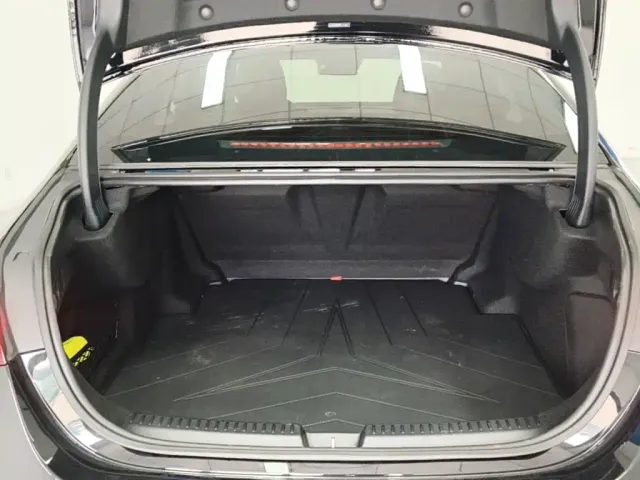 Mercedes-Benz E-Class — Фото автомобиля 18