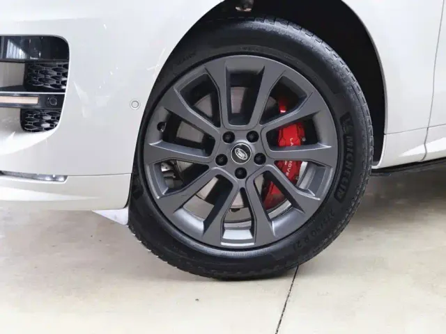 Land Rover Range Rover Sport — Фото автомобиля 25