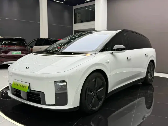 Фотография автомобиля — Li Auto i8