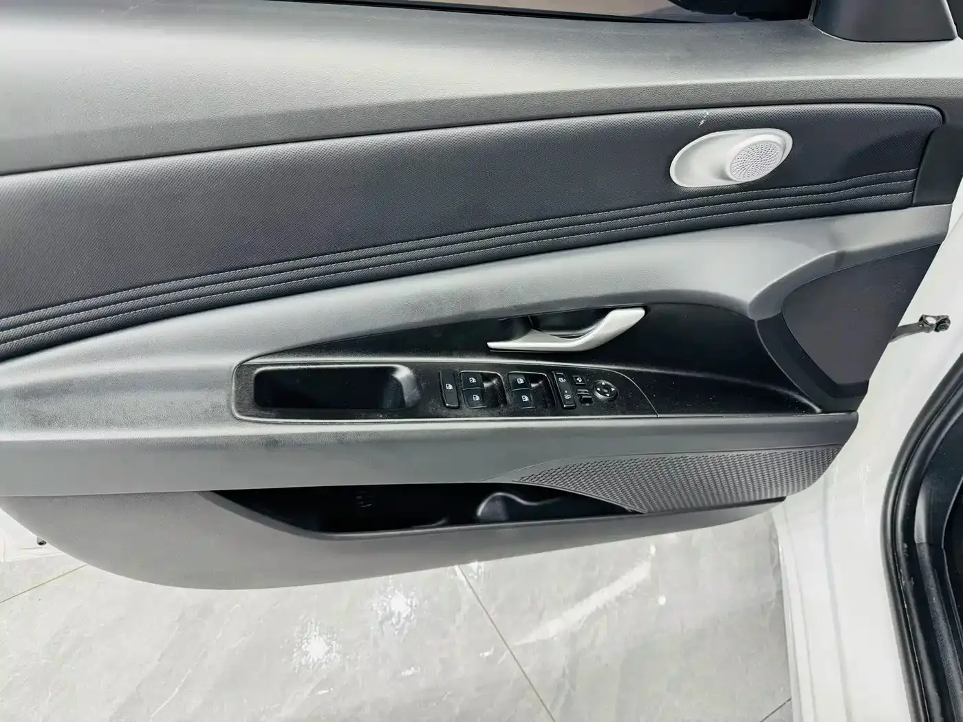 Hyundai Elantra 2022 1.5L CVT LUX Premium Edition — Фото автомобиля 8