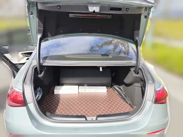 Mercedes-Benz E-Class — Фото автомобиля 13