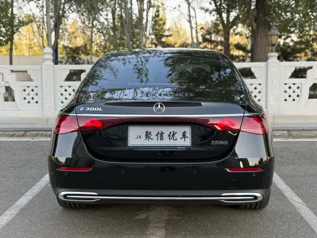 Mercedes-Benz E-Class — Фото автомобиля 20
