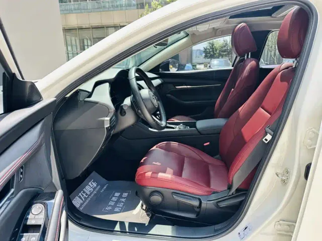 Mazda Axela — Фото автомобиля 11